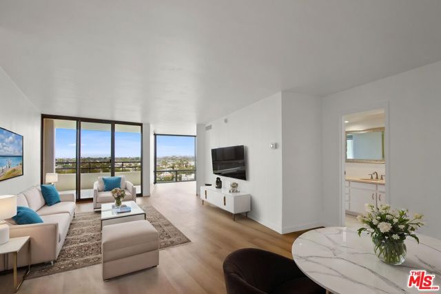 4316 Marina City Dr, Marina del Rey CA: https://media.crmls.org/mediaz/b83a3619-b063-4359-8720-91d8bc5715e2.jpg