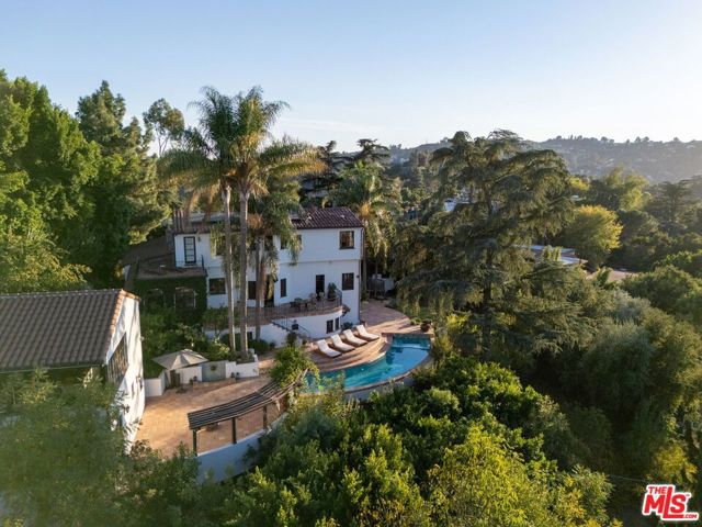 3527 Wonder View Drive, Los Angeles CA: https://media.crmls.org/mediaz/b83aa09b-b708-4e94-ac1e-db9760732a02.jpg