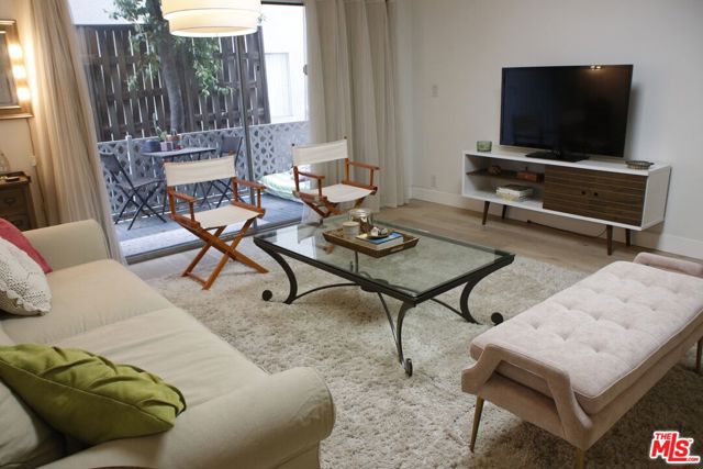 10240 Camarillo Street, Toluca Lake CA: https://media.crmls.org/mediaz/b83ad98a-99d9-457a-a3bd-063af8dd67d0.jpg