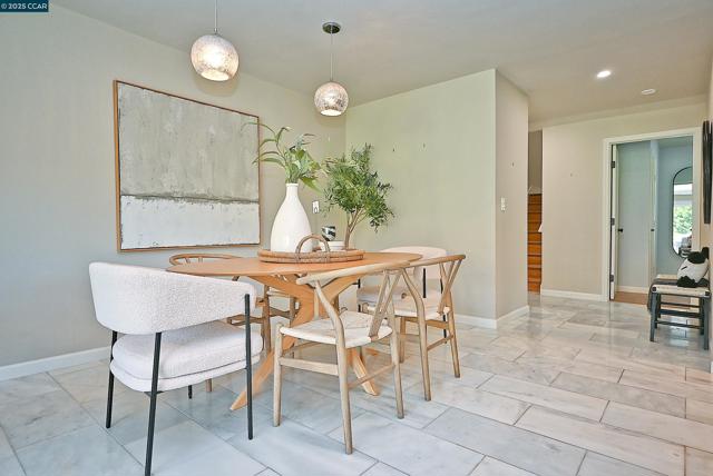 3434 Tice Creek Dr, Walnut Creek CA: https://media.crmls.org/mediaz/b83aeee2-d9ad-49ee-b110-7f45071b1d94.jpg