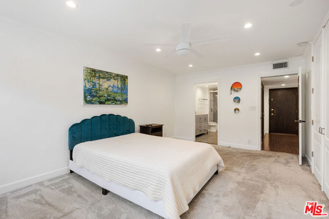 6708 Hillpark Drive, Los Angeles CA: https://media.crmls.org/mediaz/b83b205a-3ac9-48fe-af83-0a88685d4b5c.jpg