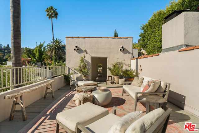 6026 Graciosa Drive, Los Angeles CA: https://media.crmls.org/mediaz/b83c1cc5-0fb6-4500-a4c9-0fbf95b691fa.jpg