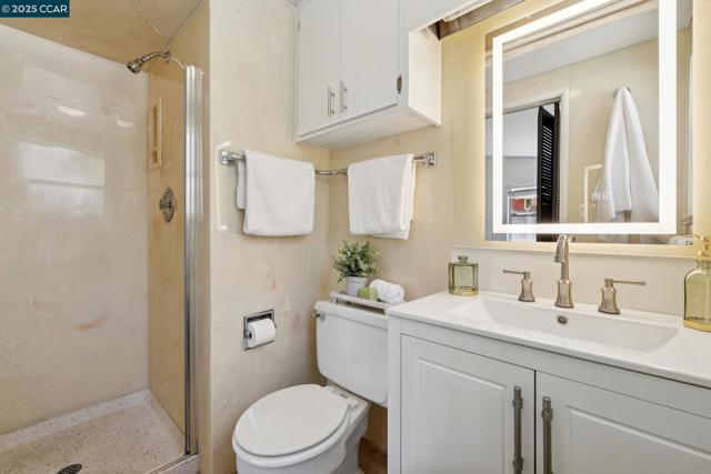 12 La Sonoma Ct, Alamo CA: https://media.crmls.org/mediaz/b83cd574-cf61-4313-9b0b-bcbc0a1e9efb.jpg