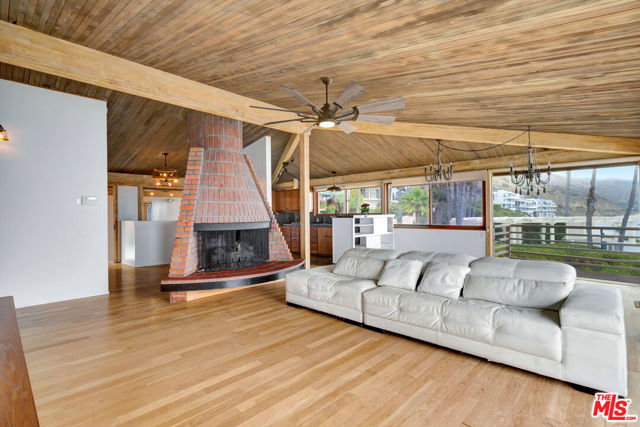 26636 Latigo Shore Drive, Malibu CA: https://media.crmls.org/mediaz/b83db2ee-80f8-41ce-8453-d95d30db0f29.jpg