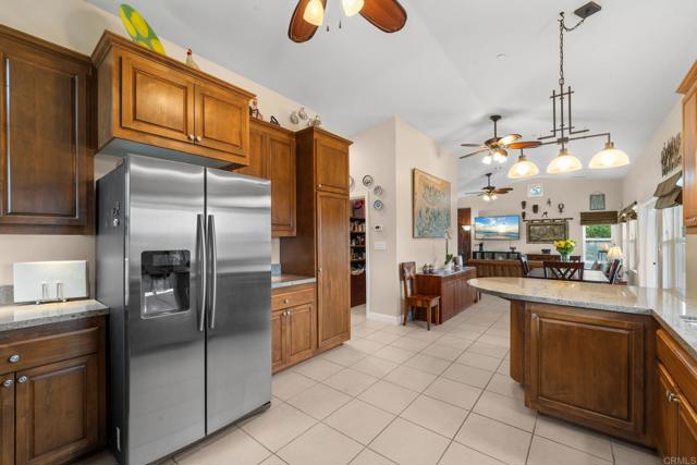 2389 Eric Road, Fallbrook CA: https://media.crmls.org/mediaz/b83deac3-3fe3-4331-b81d-1f8367ff8258.jpg