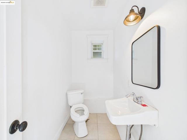 2602 Adeline St, Oakland CA: https://media.crmls.org/mediaz/b83e04e4-7e54-406e-aee1-8b3dea20c41d.jpg