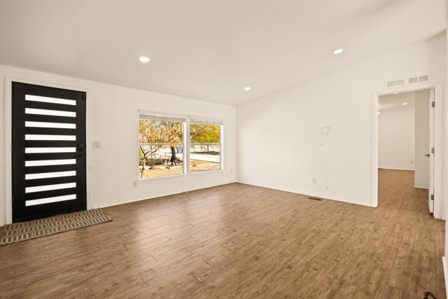 62851 Aberdeen Drive, Joshua Tree CA: https://media.crmls.org/mediaz/b83e06fe-032f-462e-a651-c3a276adea64.jpg