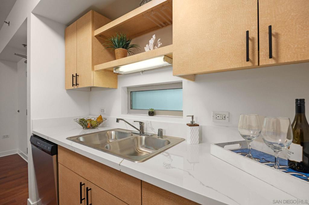 425 W Beech Street - photo 9