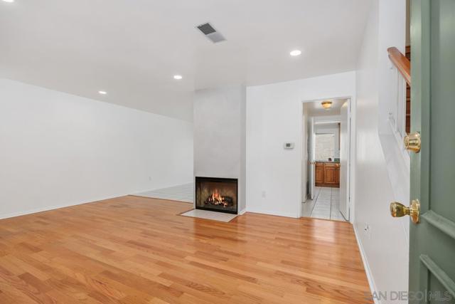 12991 Caminito Bodega, Del Mar CA: https://media.crmls.org/mediaz/b83e2ddf-82d7-430c-94a7-351fc93ee1fc.jpg