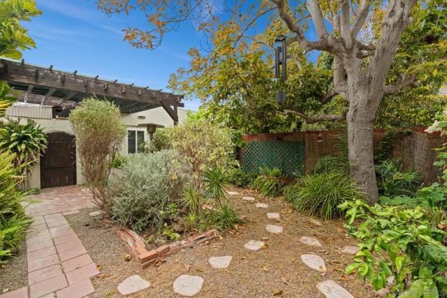 309 11 E Ave, Coronado CA: https://media.crmls.org/mediaz/b83e52c0-a436-4e96-83c3-87c5c70891ca.jpg