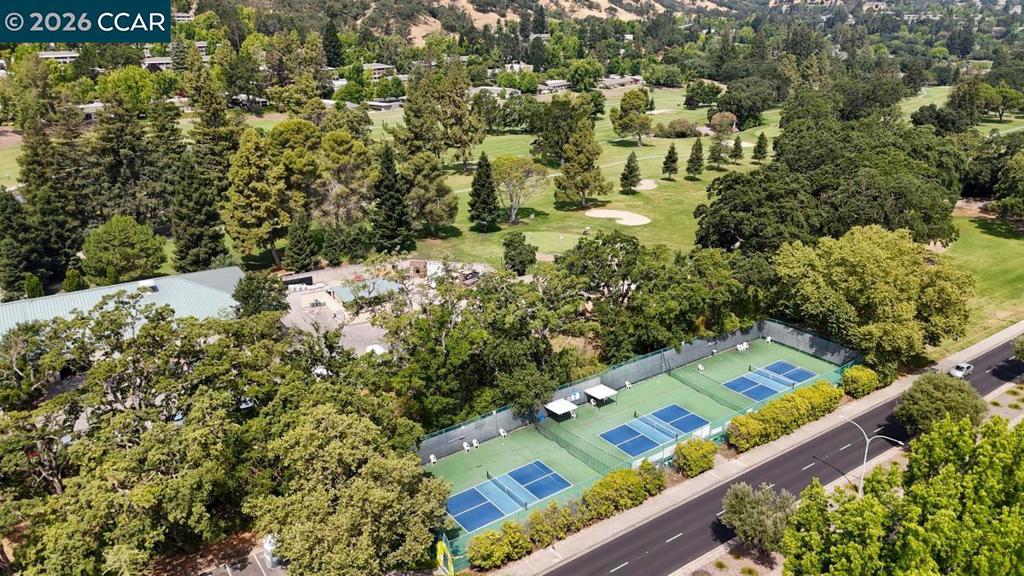https://media.crmls.org/mediaz/b83e616f-8248-4e7b-8f7e-041584a4887b.jpg?preset=X-Large