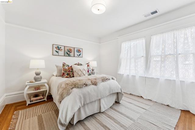 Image 34 of 60 For 2035 Francisco St