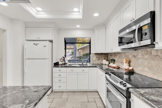 394 Camelback Rd, Pleasant Hill CA: https://media.crmls.org/mediaz/b83ecd49-6967-47be-ae8e-5b180b82164f.jpg