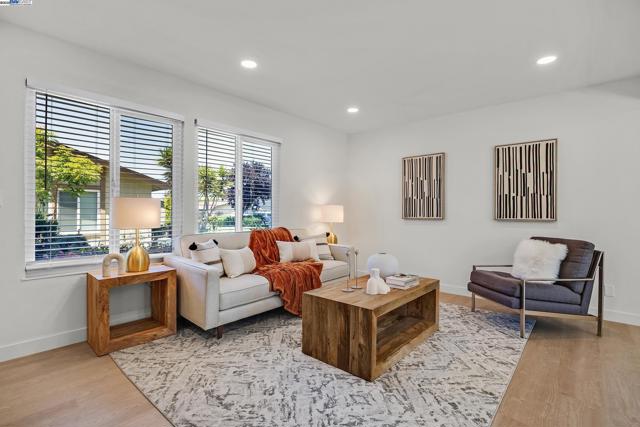 4672 Balboa Way, Fremont CA: https://media.crmls.org/mediaz/b83ef07e-e5b1-47a6-a825-ec46aa2e0a7a.jpg