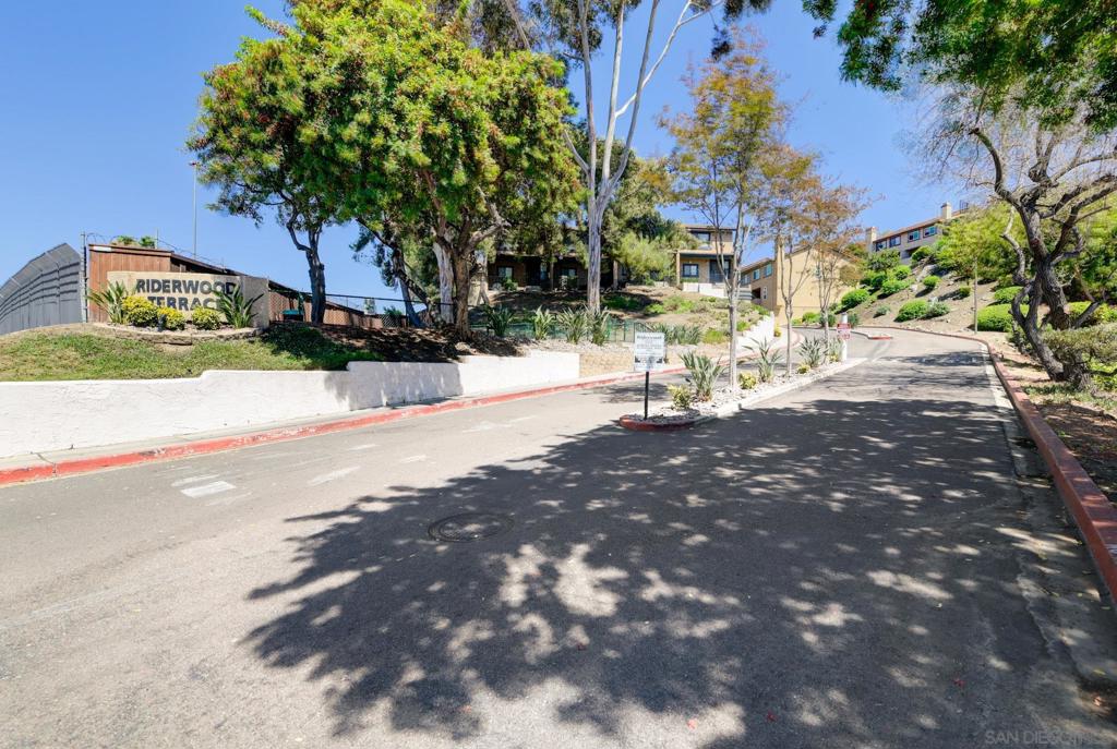 MLS #250034853SD image #23