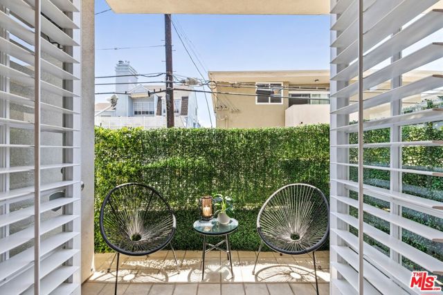 11680 Montana Avenue, Los Angeles CA: https://media.crmls.org/mediaz/b84086e9-0b07-426d-8c8e-d255428a71b3.jpg