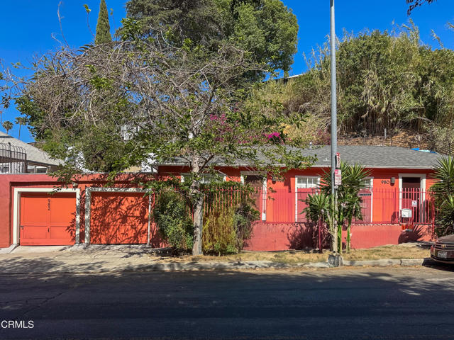 982 N Hoover Street, Silver Lake CA: https://media.crmls.org/mediaz/b840e13b-946c-4b26-8cf9-79c75b7fe7c7.jpg