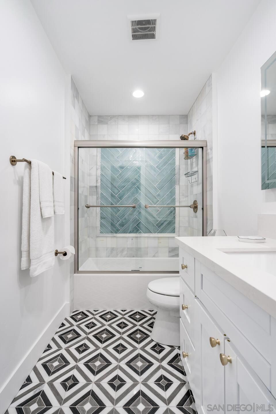 https://media.crmls.org/mediaz/b8412e67-743c-41d0-ab03-84d884c2be65.jpg?preset=X-Large