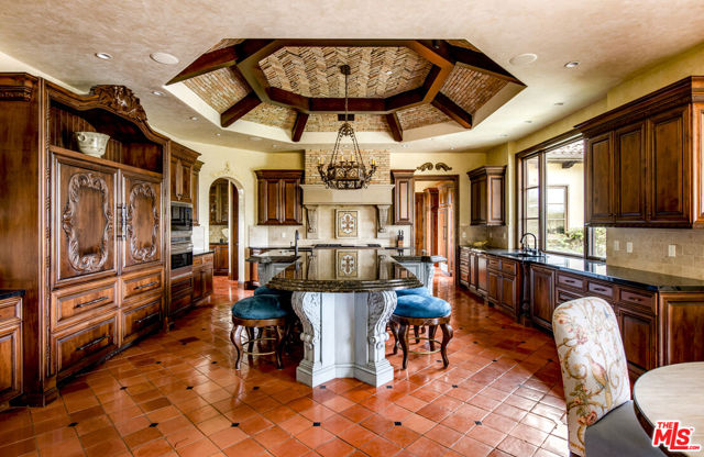 427 La Marina Drive, Camarillo CA: https://media.crmls.org/mediaz/b8414229-8261-4937-8e25-752456a77eb4.jpg