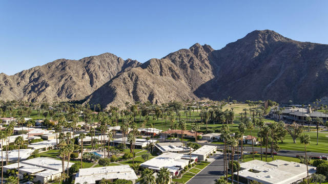 45735 Pawnee Road, Indian Wells CA: https://media.crmls.org/mediaz/b842c23e-490f-486b-b0fa-4f621523a069.jpg