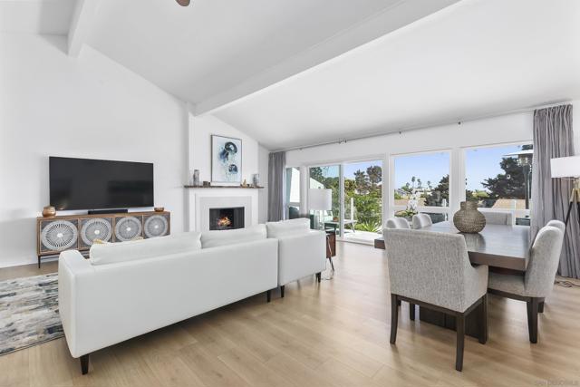 2071 Caminito Circulo Norte, La Jolla CA: https://media.crmls.org/mediaz/b842cf6d-3902-42ca-885d-267addf1ea4c.jpg