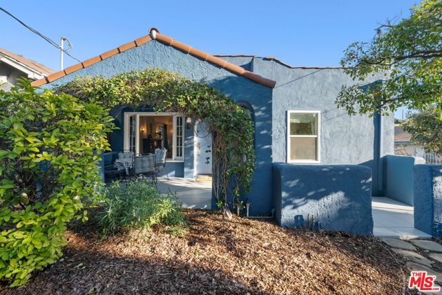 646 N Dillon Street, Los Angeles CA: https://media.crmls.org/mediaz/b84327c1-332a-41fc-b90d-1254da5376a5.jpg