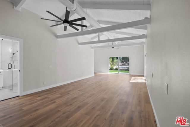 5656 Penfield Avenue, Woodland Hills CA: https://media.crmls.org/mediaz/b8432b51-0a41-4582-a427-20aca4034ce4.jpg