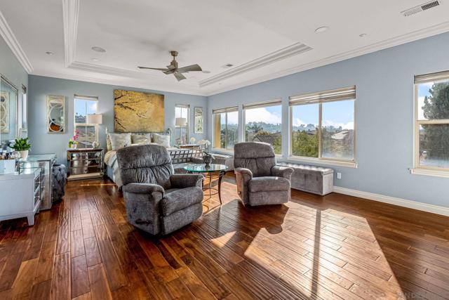278 Avenida Loretta, Chula Vista CA: https://media.crmls.org/mediaz/b8438861-8aa9-4427-be4c-c49604c32502.jpg