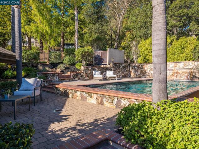 21 Deer Oaks Ct, Pleasanton CA: https://media.crmls.org/mediaz/b843ad71-9fd4-4467-a974-37a3cbee7cf6.jpg