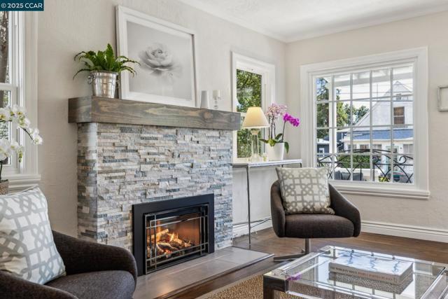3036 Delaware St, Oakland CA: https://media.crmls.org/mediaz/b843ae73-4107-4ca5-a8c7-878d02497a60.jpg