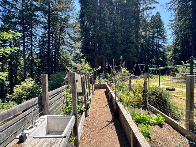 17981 Ogallala Warpath Road, Los Gatos CA: https://media.crmls.org/mediaz/b843bc61-bb24-49ea-9053-7f3daab3a0ce.jpg