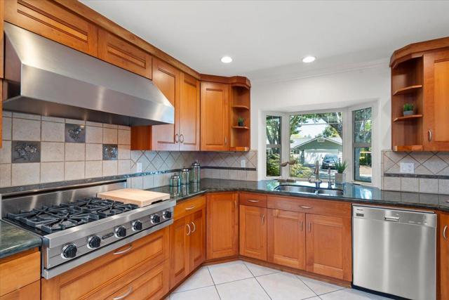 688 Kingswood Way, Los Altos CA: https://media.crmls.org/mediaz/b843d1cf-953a-4729-9e77-a8d43f816629.jpg