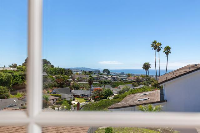 5353 Westknoll Dr, San Diego CA: https://media.crmls.org/mediaz/b8440131-ca22-4af3-8cf6-358ae9c2dc05.jpg