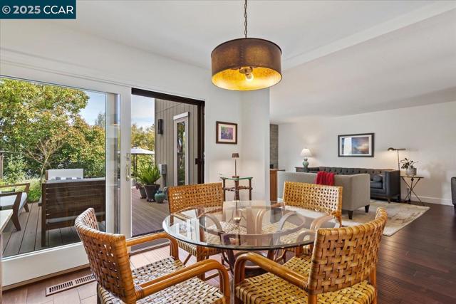 5 Doral Dr, Moraga CA: https://media.crmls.org/mediaz/b8445dd4-91aa-4ffe-8f39-8759ed7dec4f.jpg