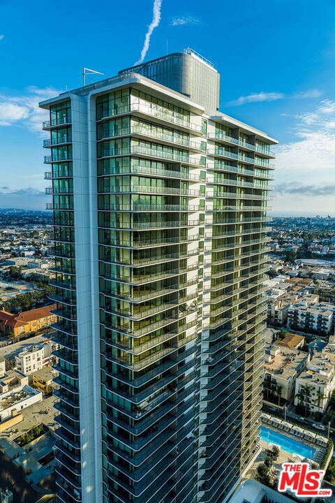 11750 Wilshire Boulevard, Los Angeles CA: https://media.crmls.org/mediaz/b844afb9-b492-4de5-a95c-eede4dd994a6.jpg