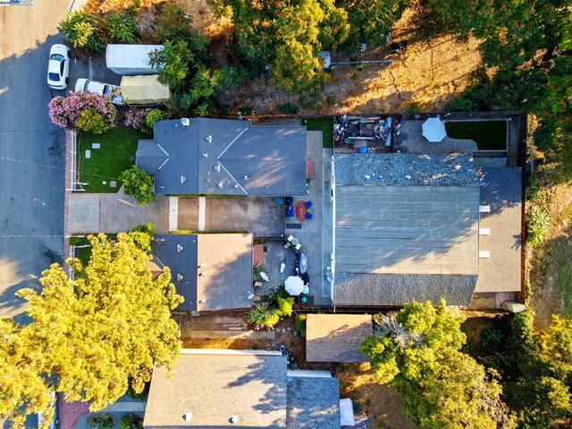 337 I St, Fremont CA: https://media.crmls.org/mediaz/b84520dd-2f53-4835-9c5c-58e586cae257.jpg