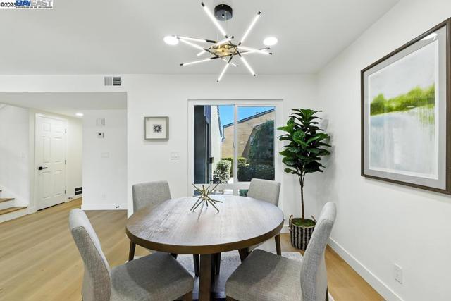 739 Aries Ln, Foster City CA: https://media.crmls.org/mediaz/b84553ff-ade5-4062-9431-e8b154365a34.jpg