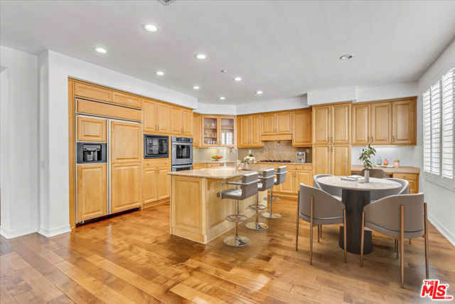 1535 Verde Ridge Lane, Westlake Village CA: https://media.crmls.org/mediaz/b8455e26-8fad-4840-8e77-e5d6d32b58d5.jpg