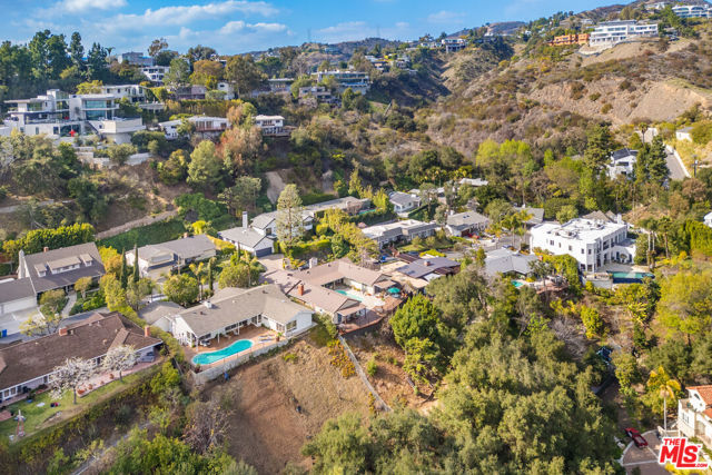 968 Kenfield Avenue, Los Angeles CA: https://media.crmls.org/mediaz/b8458c5e-6696-45e6-bf7b-2e79f358ab75.jpg