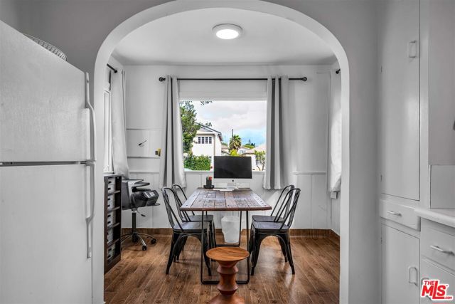 928 26th Street, Santa Monica CA: https://media.crmls.org/mediaz/b8458e3a-afd9-4668-b94a-48ce12d24885.jpg