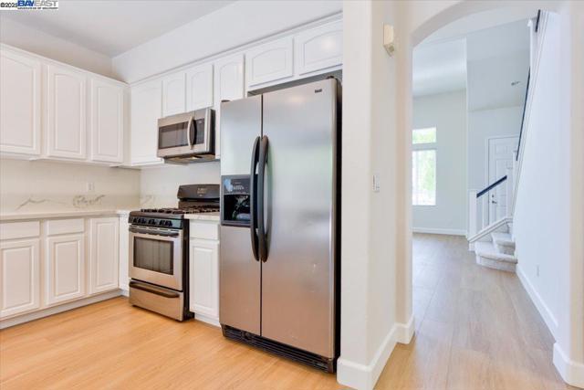 5615 Applegate Way, Dublin CA: https://media.crmls.org/mediaz/b845db85-ce75-41c3-9742-e86435409acc.jpg