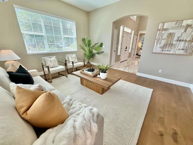 5825 Dresslar Cir, Livermore CA: https://media.crmls.org/mediaz/b845db90-7046-4a44-90bb-09ae09803e49.jpg