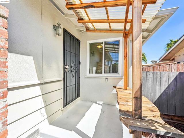589 Evangeline Way, Hayward CA: https://media.crmls.org/mediaz/b84609f3-86f7-4493-b8ab-f4103c718c8f.jpg