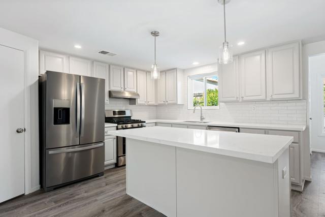 53967 Avenida Navarro, La Quinta CA: https://media.crmls.org/mediaz/b8462826-cd90-4843-814f-9745c20008b3.jpg