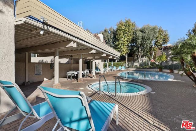 6213 Randi Avenue, Woodland Hills CA: https://media.crmls.org/mediaz/b846588f-8bec-4336-962b-9c92e7be6478.jpg