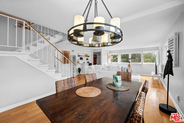 1225 Washington Avenue, Santa Monica CA: https://media.crmls.org/mediaz/b846683e-eecf-4b6e-95a8-1b4f6ddcdde9.jpg