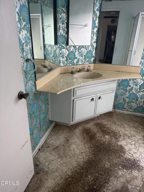 3542 Stiles Avenue, Camarillo CA: https://media.crmls.org/mediaz/b846ee36-09b5-4c08-8e34-44051ef55d1e.jpg