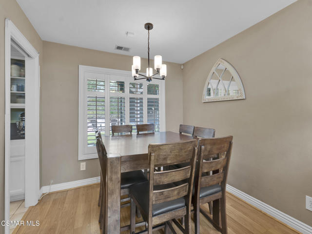 13100 View Mesa Street, Moorpark CA: https://media.crmls.org/mediaz/b8473d0c-d1f3-46be-9457-06566526d7fa.jpg