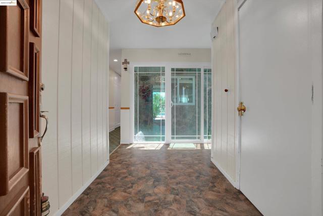 5260 Laguna Ct, Discovery Bay CA: https://media.crmls.org/mediaz/b8478684-a35c-48a3-a28d-5a0e6694c8fd.jpg