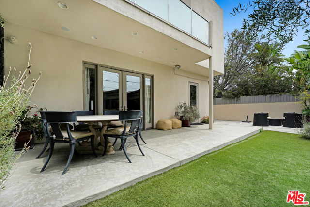 841 N Crescent Heights Boulevard, Los Angeles CA: https://media.crmls.org/mediaz/b84795ac-d486-4067-b8e5-dcef1d8f2d00.jpg